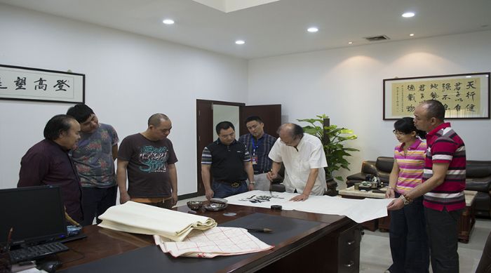 张剑岑先生为嫩草蜜桃在线视频陶题词“厚道”、“今生今世 嫩草蜜桃在线视频陶”