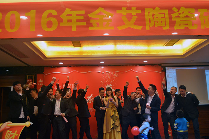 伴随着全体人员合唱的《我相信》，晚会圆满落下帷幕