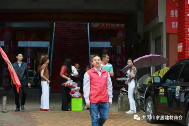 2017年5月12日，中国的第9次＂防灾减灾＂日之际，井冈山嫩草蜜桃在线视频陶瓷砖尹慧华先生参与井冈山民间团体联盟开展公益活动，携手走进偏远山区古村－湘洲。