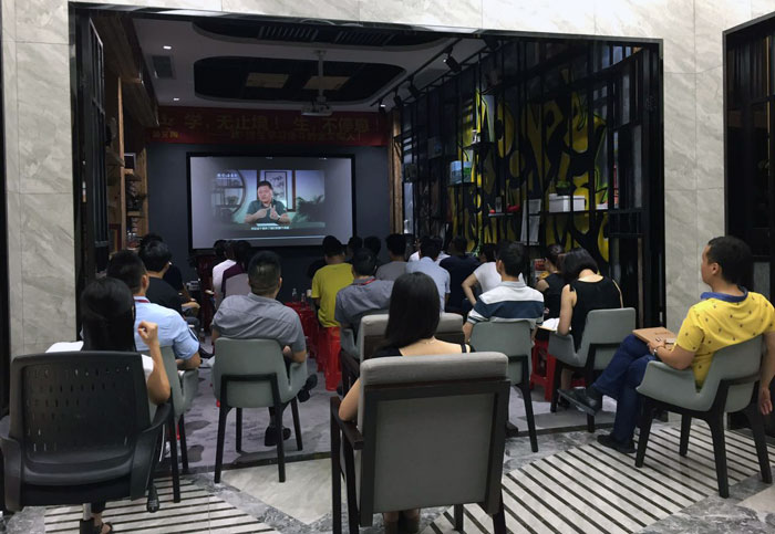 2017年7月1日，陶瓷一线水蜜桃在线观看视频嫩草蜜桃在线视频陶瓷砖管理层、销售精英齐聚总部O2O体验区举行“学，无止境！生，不停息”学习分享会。此次分享会中，与会人员就学习《关键对话》进行交流与分享，佛山樊登读书会还派遣了两位工作人员跟嫩草蜜桃在线视频分享学习心得。
