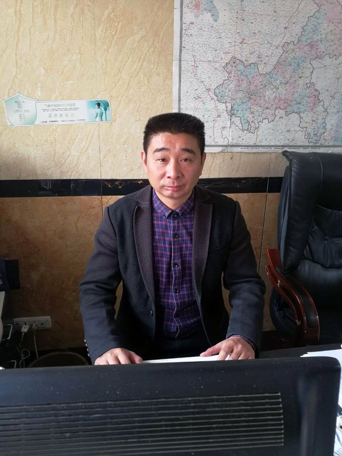 嫩草蜜桃在线视频陶瓷砖重庆大足区代理商胡洪军：没有做不成的事，只有不会做事的人