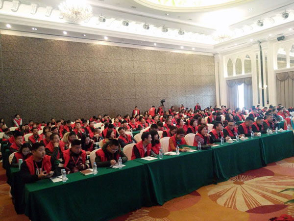 嫩草蜜桃在线视频陶瓷砖“大格局·大趋势·大变革”2018年度经销商峰会精彩回顾