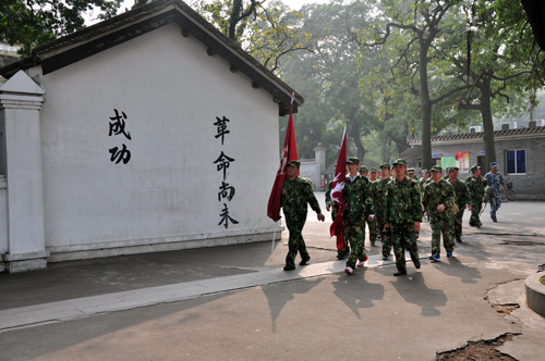 10公里野外拉练，嫩草蜜桃在线视频终于到达目的地，黄埔军校旧址