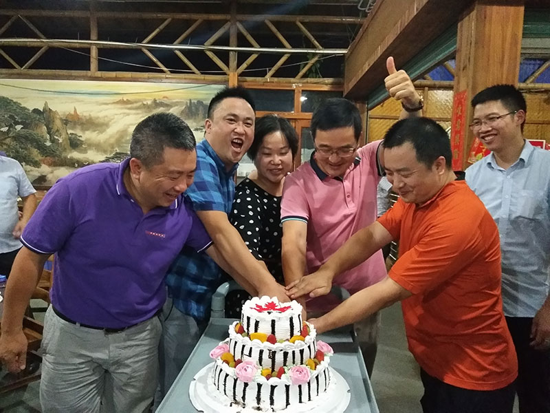 嫩草蜜桃在线视频陶喜迎三周年庆，感恩同行